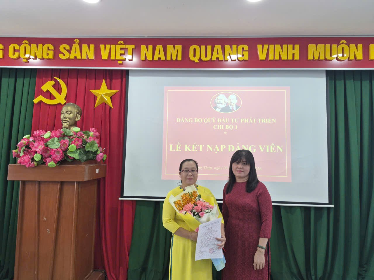 CHI BỘ 1 TỔ CHỨC LỄ KẾT NẠP ĐẢNG VIÊN MỚI